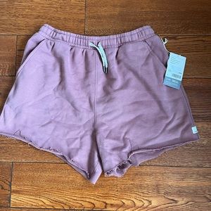 Vuori lounge shorts size small